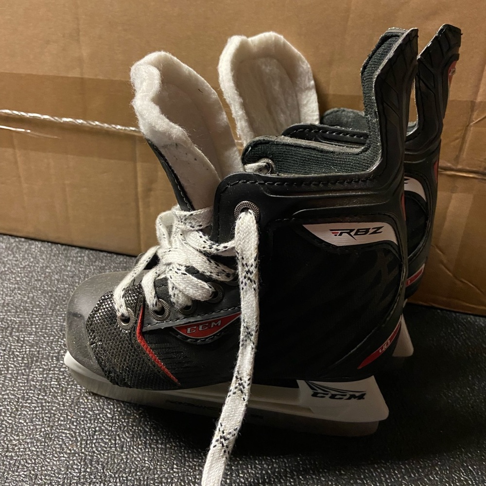 Boys skates